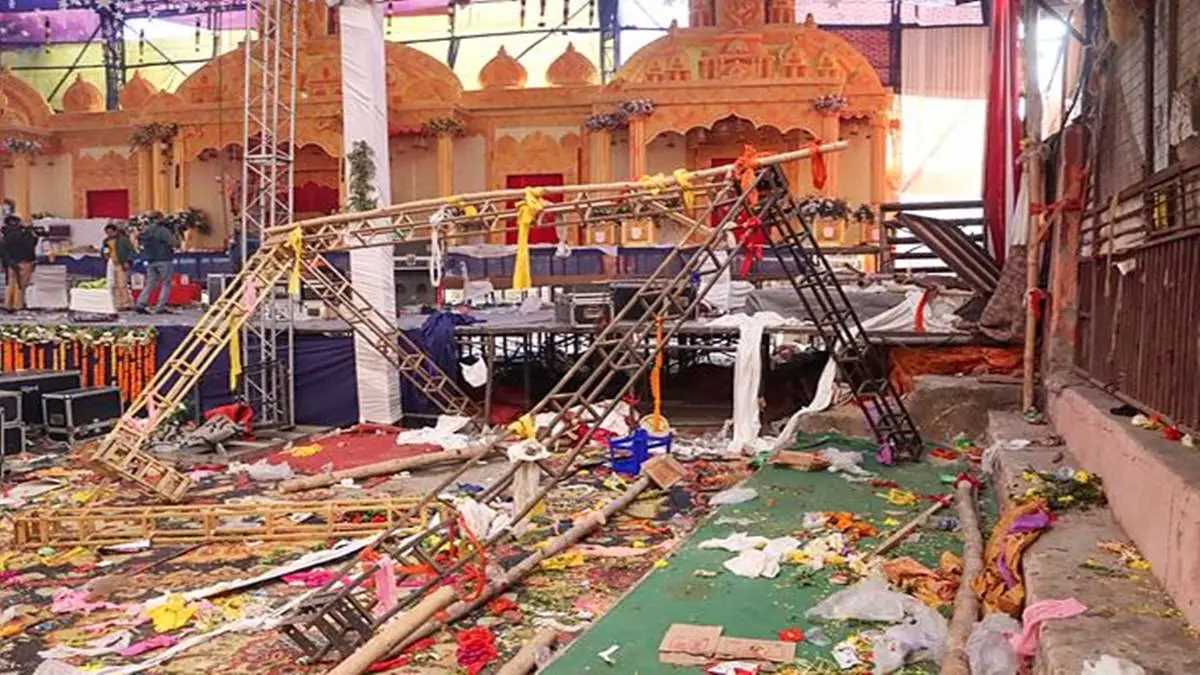 दिल्ली के कालकाजी मंदिर परिसर में मंच गिरने की घटना के सिलसिले में दो गिरफ्तार दिल्ली के कालकाजी मंदिर परिसर में मंच गिरने की घटना के सिलसिले में दो गिरफ्तार